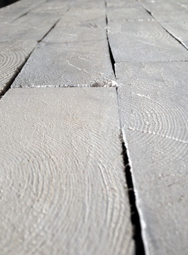 Utilisation de bois de récupération pour fabriquer une table de salon